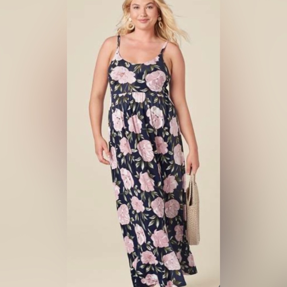 🩷 VENUS🩷 NEW WITHOUT TAGS SUPER SOFT FLORAL MAXI DRESS WITH CUTE OPEN BACK